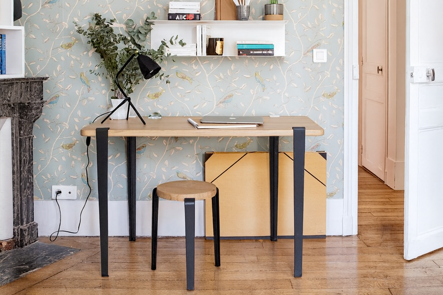 Bureau moderne – Plateau en bois naturel & pieds métalliques robustes