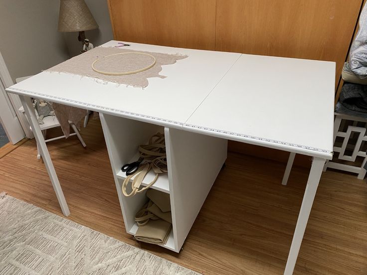 Table de Couture & Découpe Professionnelle – Robustesse, Espace et Confort